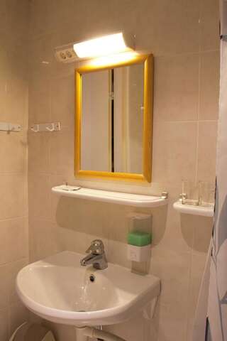 Отель Lilleküla Hotel Таллин Двухместный номер с 2 отдельными кроватями-6